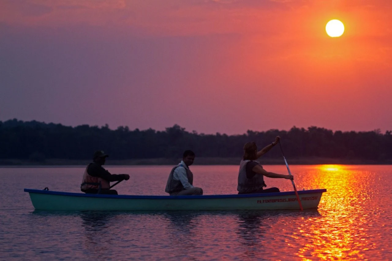 Canoe Safari & Boat Cruise